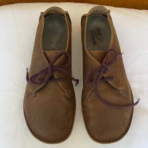 CLARKS Janey May | Size 8 | Brown with purple laces
